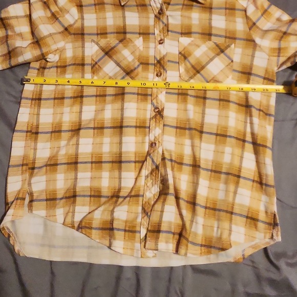 Yellowstone Inspired Flannel, Plaid‎ Button Up, High-Low Hem, Size Large - Picture 4 of 5